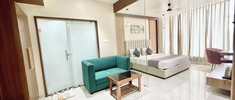 Ropa de cama de alta calidad y escritorio