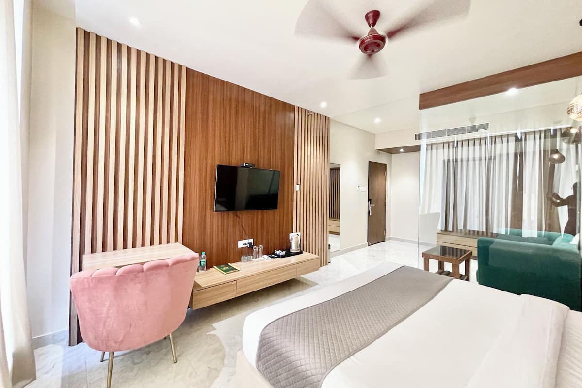 Premium Quadruple Room | Premium bedding, desk, laptop workspace, soundproofing