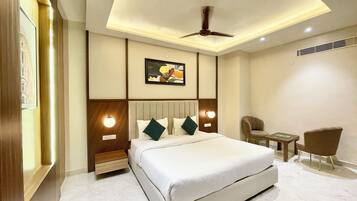 Habitación doble Premium | Ropa de cama de alta calidad y escritorio