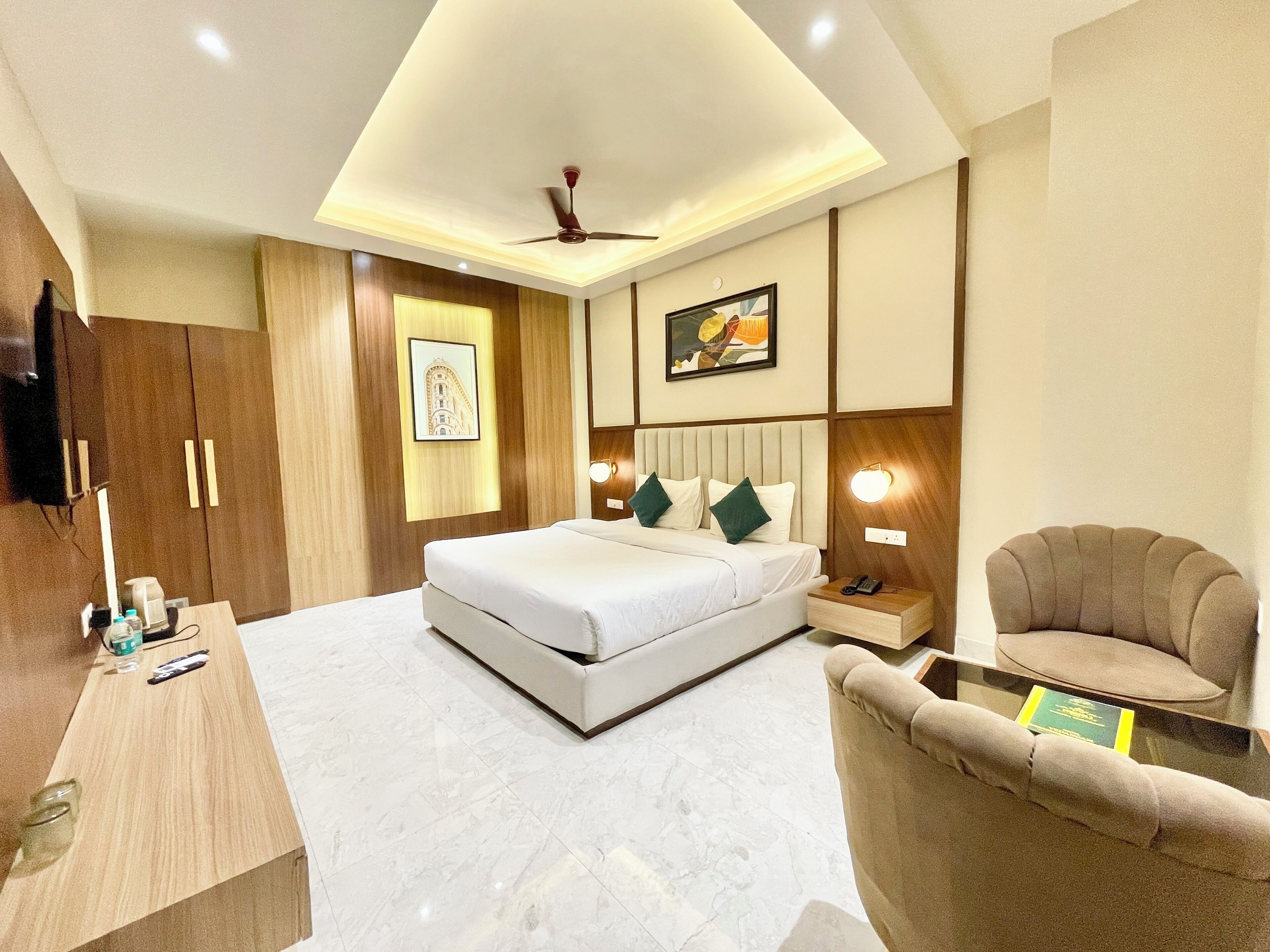 أغطية فراش متميزة ومكتب ومساحة عمل للكمبيوتر المحمول