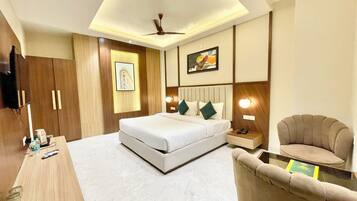Deluxe Room | Premium bedding, desk, laptop workspace, soundproofing