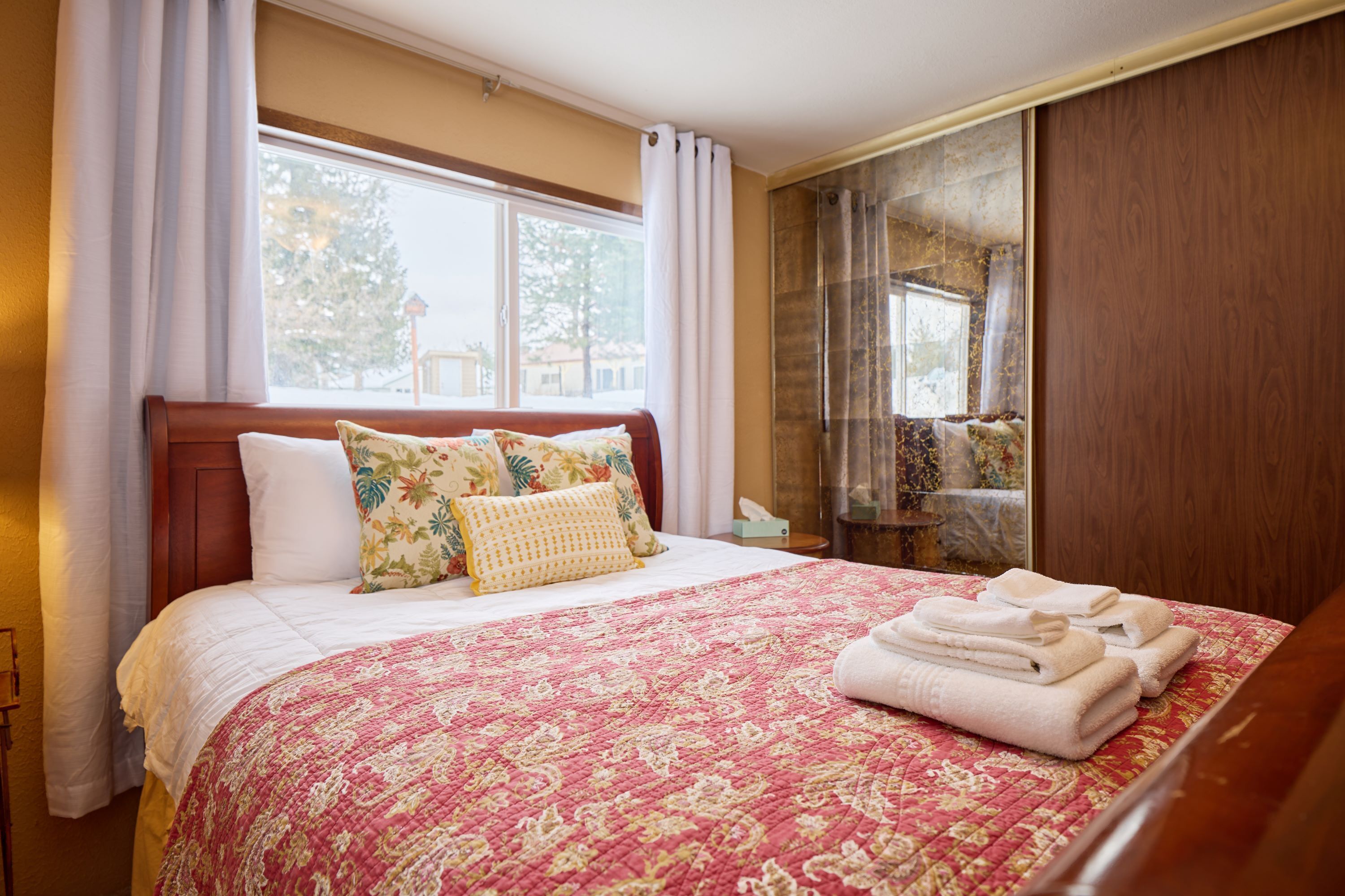 4 habitaciones, tabla de planchar con plancha y cuna de viaje 