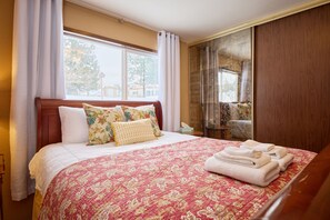 4 bedrooms, iron/ironing board, travel cot, free WiFi