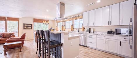 Coffee/tea maker, fridge, microwave, oven