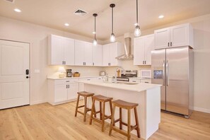 Fridge, microwave, oven, stovetop - Riverwalk Suites, #310 Exceptional in Every Way (Cashmere)