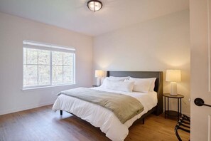 2 bedrooms, iron/ironing board, travel crib, free WiFi - Riverwalk Suites, #310 Exceptional in Every Way (Cashmere)