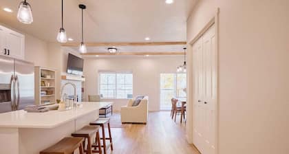2BR/2BA Riverfront Condo w/ Deck