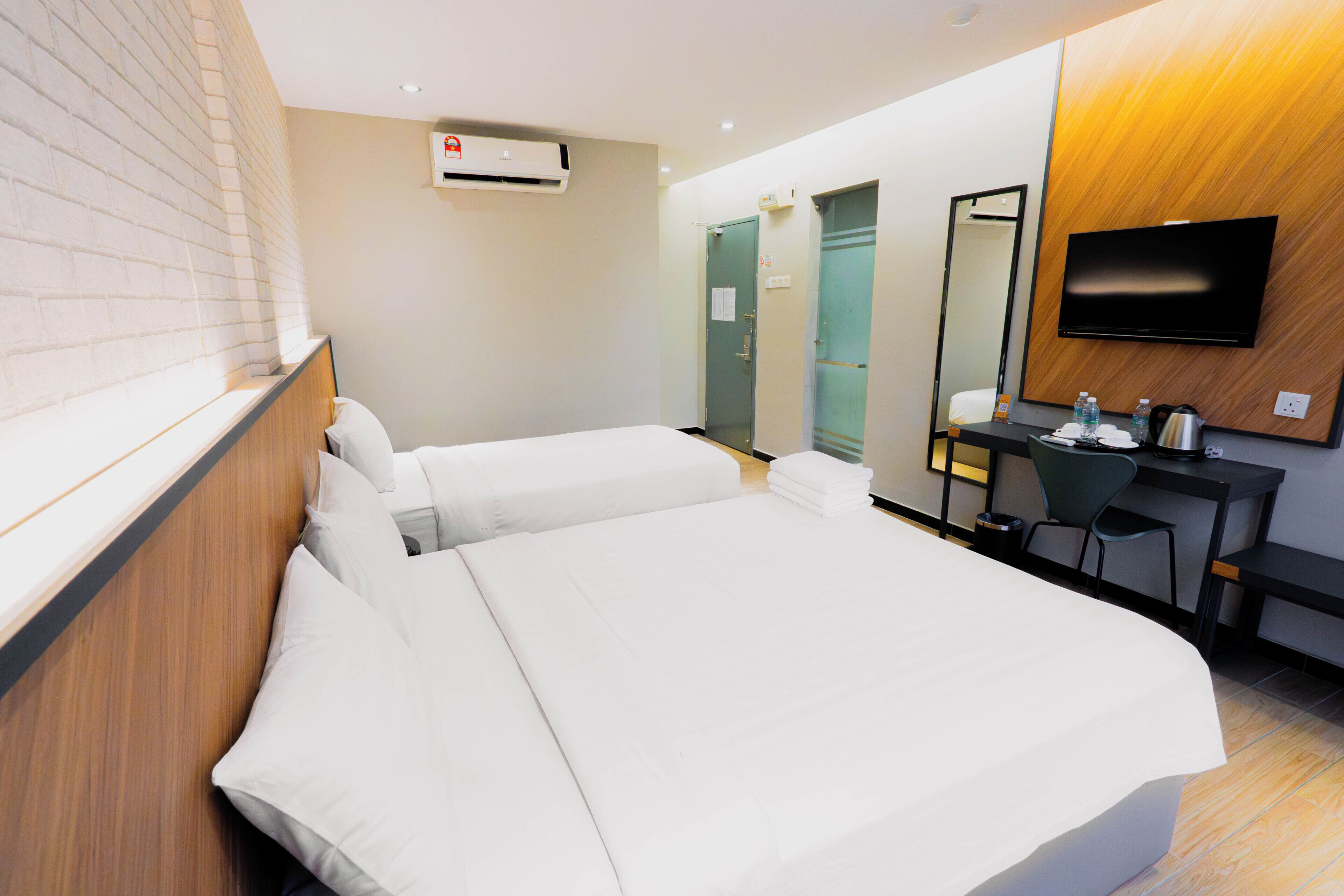 Deluxe Triple Room, City View | Free WiFi