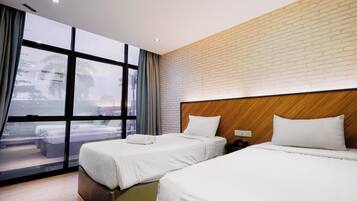 Deluxe Twin Room, City View | Street view