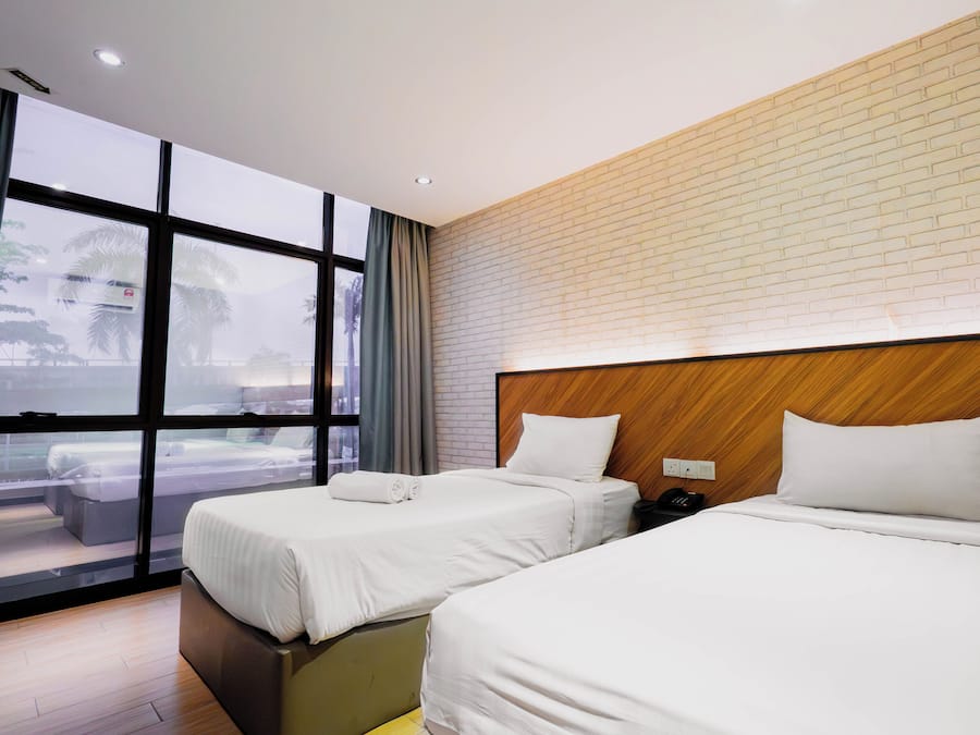 Deluxe Twin Room, City View | Street view