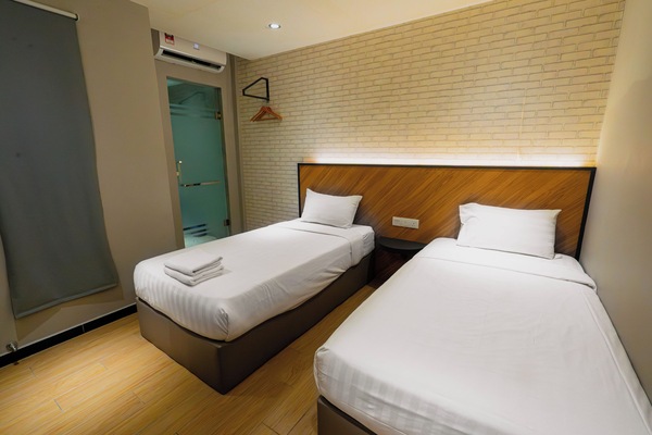 Habitación superior con 2 camas individuales | Wifi gratis