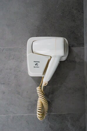 Shower, hair dryer, towels, soap - Hotel 99 Seri Kembangan (Seri Kembangan)