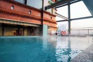 Outdoor pool - Aarya Hotel and Spa - Eternal Heritage (Kathmandu)