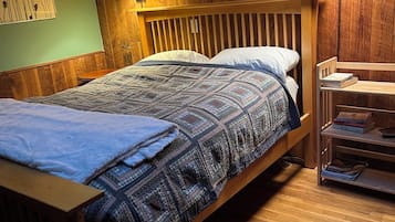 2 bedrooms, iron/ironing board, travel crib, internet