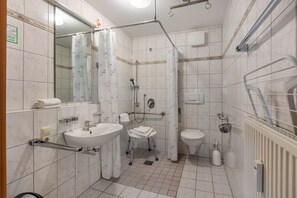 Ducha, secador de pelo, toallas