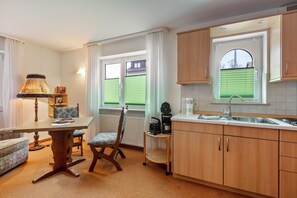 Interior - Apartment '4 - Behindertengerecht' with Shared Terrace and Wi-Fi (Bad Bellingen)