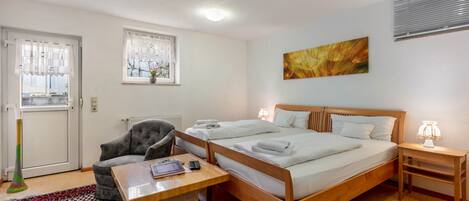 2 bedrooms, iron/ironing board, free WiFi, bed sheets