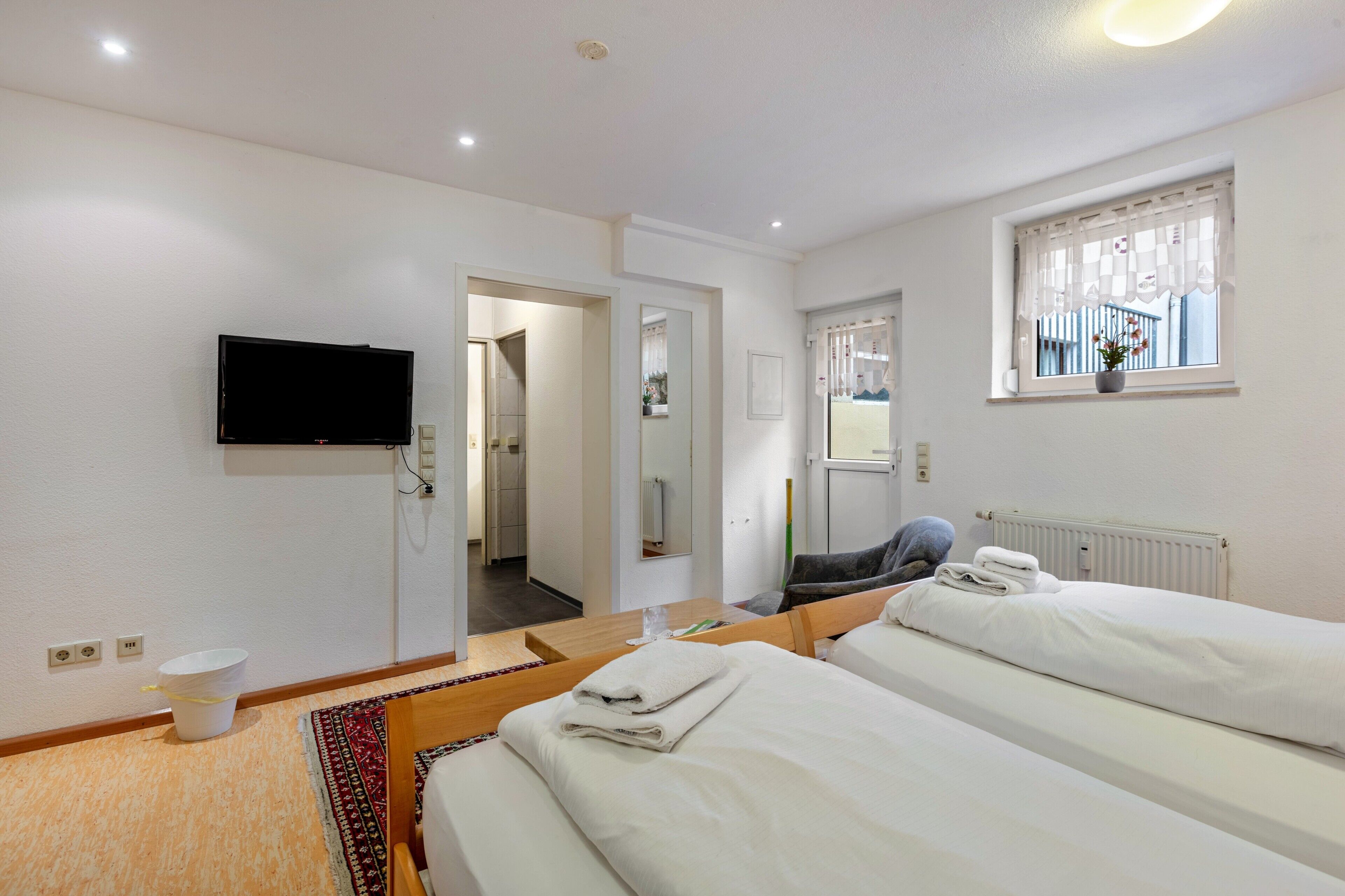 2 makuuhuonetta, silitysrauta/-lauta, ilmainen Wi-Fi, vuodevaatteet