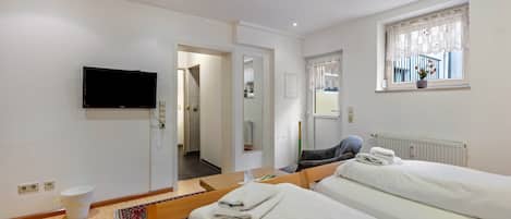 2 makuuhuonetta, silitysrauta/-lauta, ilmainen Wi-Fi, vuodevaatteet