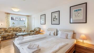 2 bedrooms, iron/ironing board, free WiFi, bed sheets