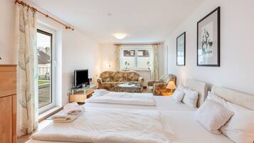 2 bedrooms, iron/ironing board, free WiFi, bed sheets