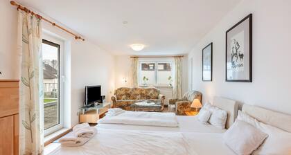 Ferienwohnung 7b" mit privater Terrasse und Wi-Fi