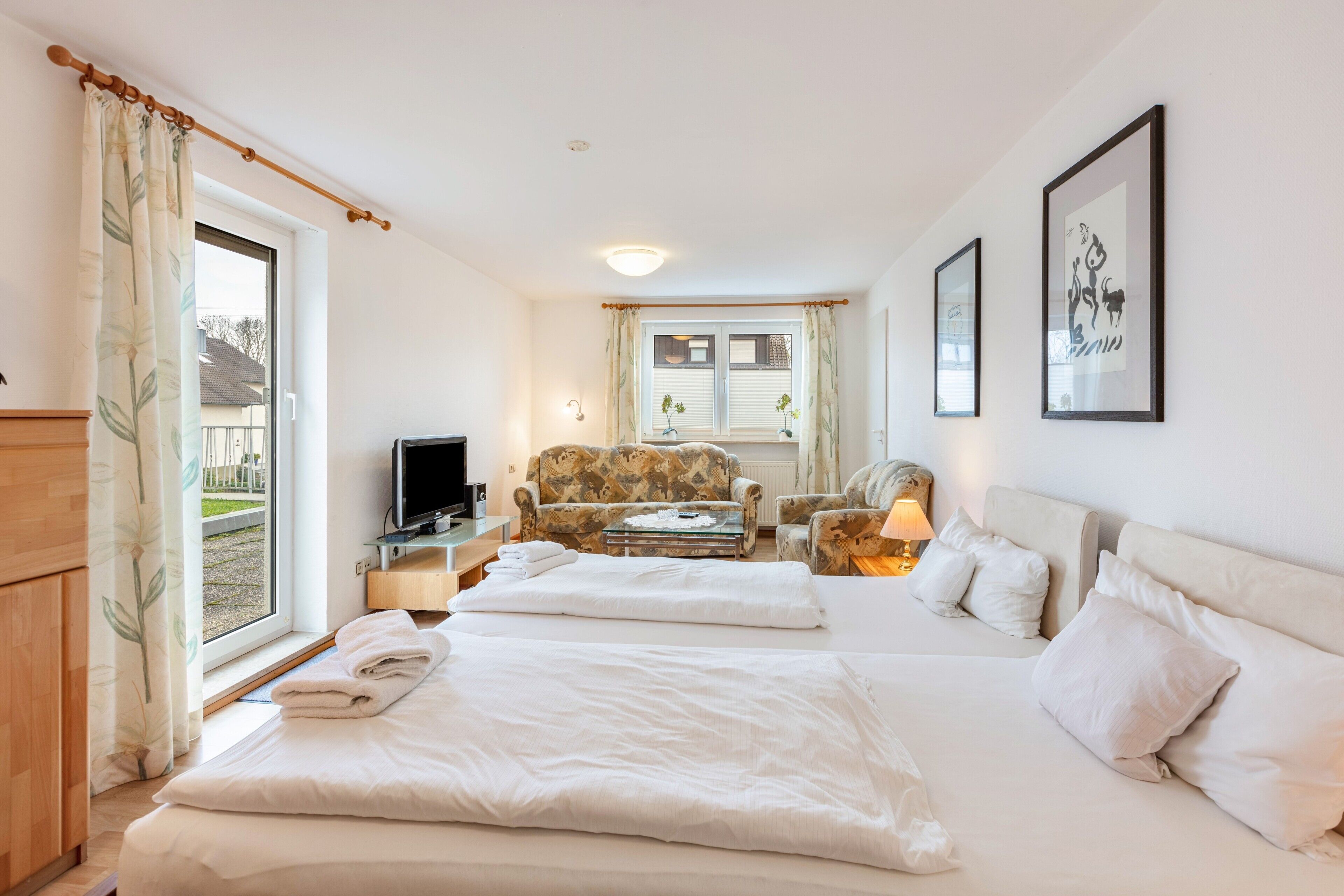 2 bedrooms, iron/ironing board, free WiFi, bed sheets