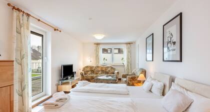 Ferienwohnung 7b" mit privater Terrasse und Wi-Fi