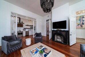 Smart TV, offices - 8 Bedroom Retreat in the Heart of Downtown Charleston (Charleston)