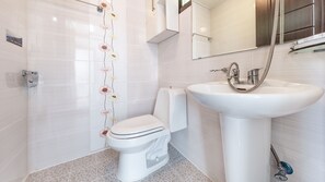 Basic Room, 1 Bedroom (Bichon 202) | 1 bedroom, free WiFi - Geoje Yeoul Pet-friendly Pension (Geoje)