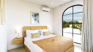 3 bedrooms, memory foam beds, soundproofing, bed sheets - Putih Susu Villa (Kutuh)