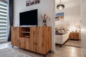 1 slaapkamer, een strijkplank/strijkijzer, gratis wifi, beddengoed