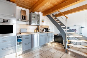 Refrigerador, horno, placa de cocina, lavavajillas