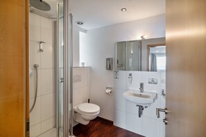 Bruser, hårtørrer, håndklæder