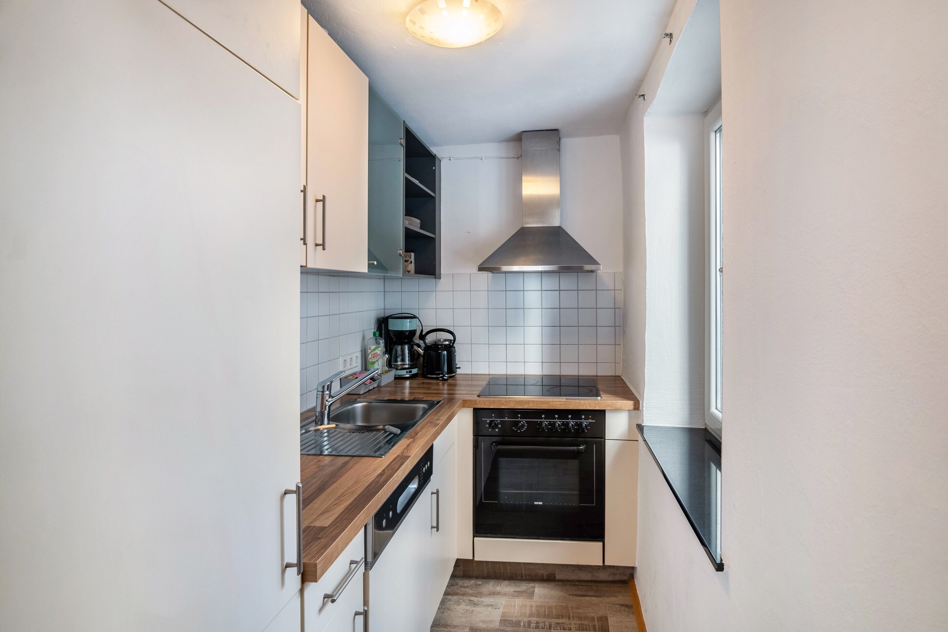 Kühlschrank, Ofen, Herdplatte, Wasserkocher