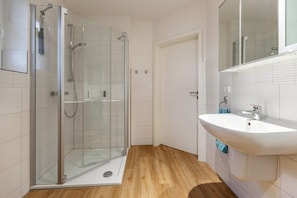 Douche, serviettes fournies