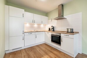 Køleskab, ovn, kogeplade, opvaskemaskine