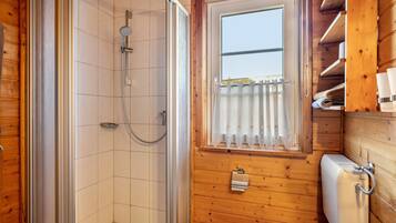 Douche, serviettes fournies