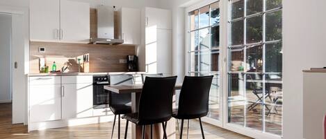 Kühlschrank, Ofen, Herdplatte, Geschirrspüler