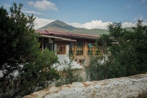 Standardværelse med dobbeltseng eller 2 enkeltsenge - balkon - udsigt til flod | Udendørsområde