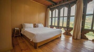 Standardværelse med dobbeltseng eller 2 enkeltsenge - balkon - udsigt til flod | 1 soveværelse, pengeskab på værelset, skrivebord, lydisolering