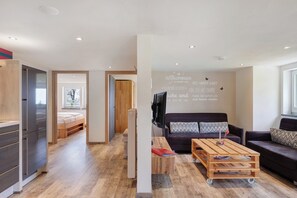 Interior - Apartment 'Ferienwohnung Zwergenschlössle' with Private Garden and Wi-Fi (Breitnau)