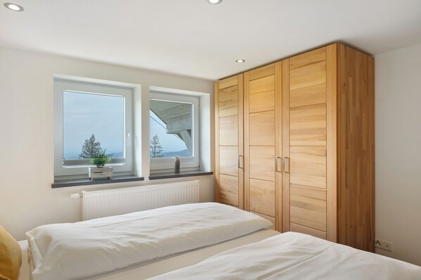 2 bedrooms, free WiFi, bed sheets - Apartment 'Ferienwohnung Zwergenschlössle' with Private Garden and Wi-Fi (Breitnau)