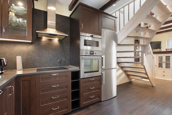 Fridge, microwave, oven, dishwasher