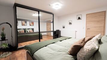 2 bedrooms, iron/ironing board, free WiFi, bed sheets