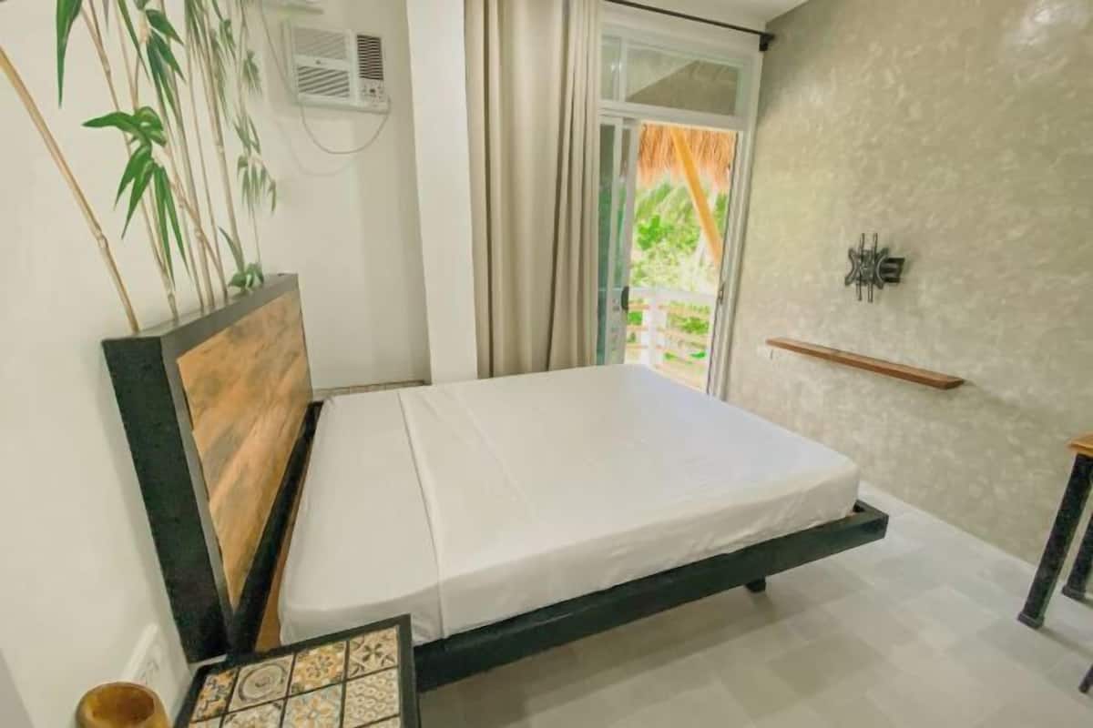 Down comforters, desk, rollaway beds, free WiFi
