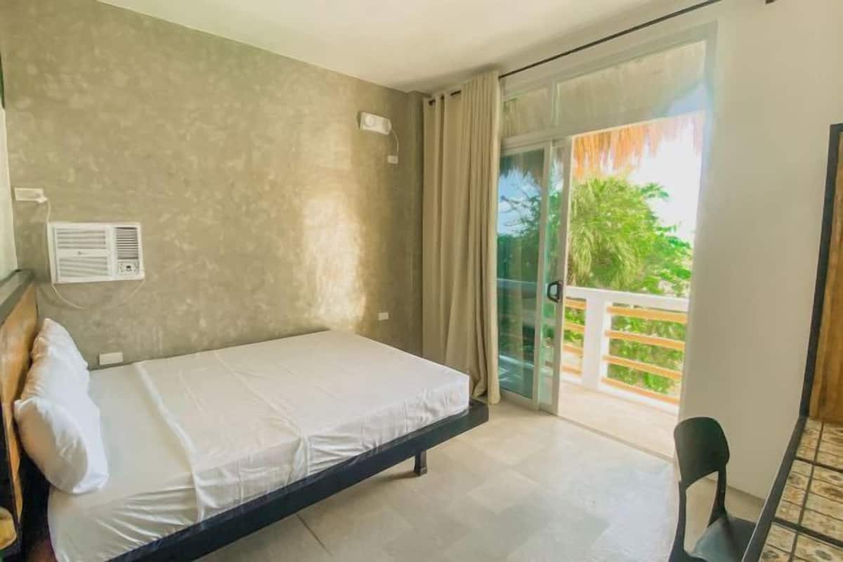 Down comforters, desk, rollaway beds, free WiFi