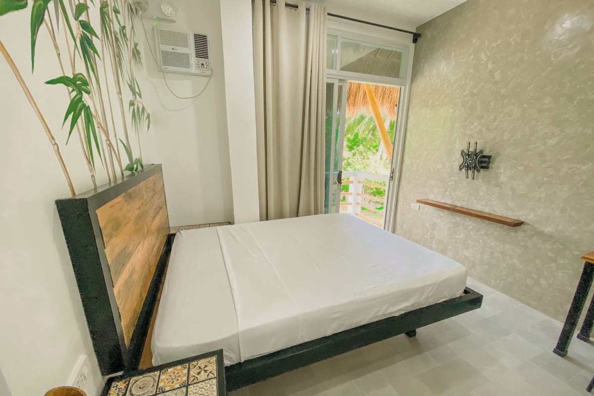 Double Room, Garden View | Down duvets, desk, rollaway beds, free WiFi