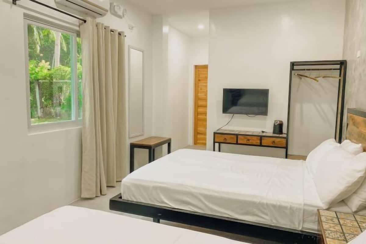 Down comforters, desk, rollaway beds, free WiFi
