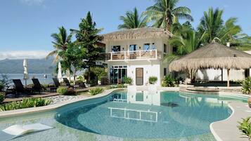 Down comforters, desk, rollaway beds, free WiFi